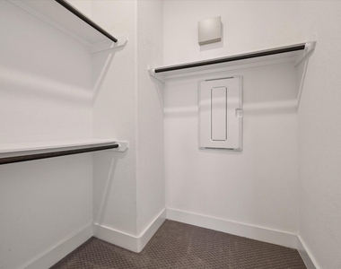 5912 E Post Oak Lane - Photo Thumbnail 15