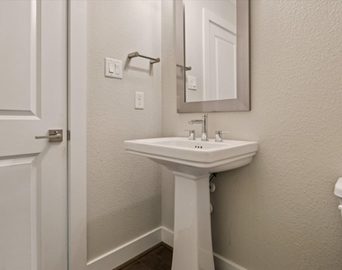 5912 E Post Oak Lane - Photo Thumbnail 12