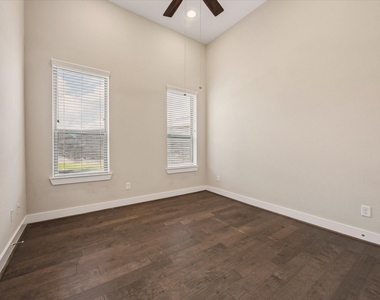 5912 E Post Oak Lane - Photo Thumbnail 21