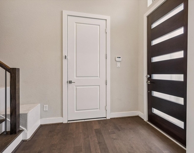 5912 E Post Oak Lane - Photo Thumbnail 1