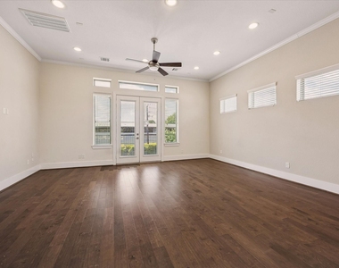 5912 E Post Oak Lane - Photo Thumbnail 5