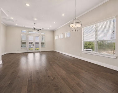 5912 E Post Oak Lane - Photo Thumbnail 2