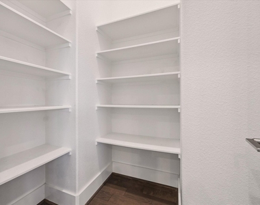 5912 E Post Oak Lane - Photo Thumbnail 11
