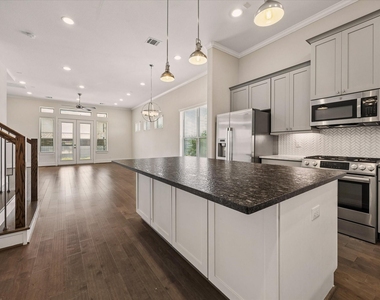5912 E Post Oak Lane - Photo Thumbnail 8