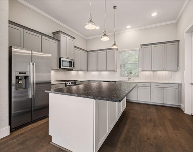 5912 E Post Oak Lane - Photo Thumbnail 9