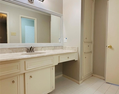 15111 Yorkpoint Drive - Photo Thumbnail 4