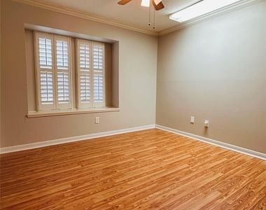 15111 Yorkpoint Drive - Photo Thumbnail 2