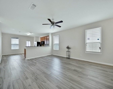 2619 Skyview Silver Drive - Photo Thumbnail 3