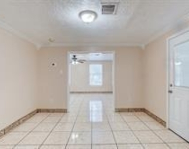 6907 Gainesville Street - Photo Thumbnail 5