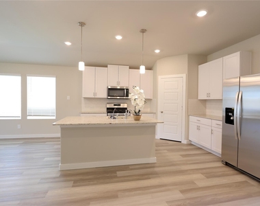 1539 King Ranch Road - Photo Thumbnail 2