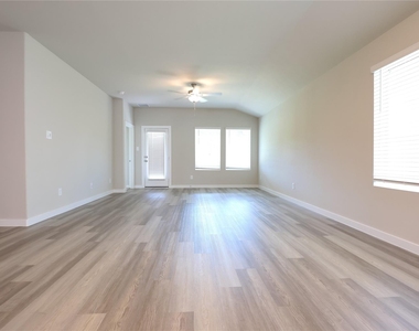 1539 King Ranch Road - Photo Thumbnail 9