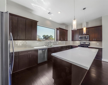 1607 Milby Street - Photo Thumbnail 4
