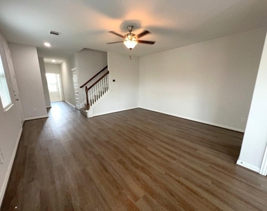 7118 Fannin Street - Photo Thumbnail 3