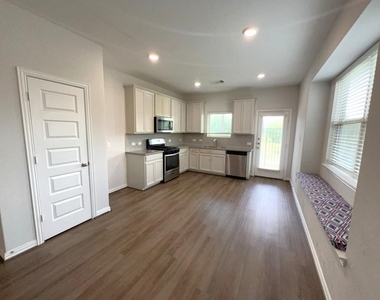 7118 Fannin Street - Photo Thumbnail 5
