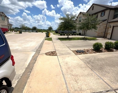 7118 Fannin Street - Photo Thumbnail 1