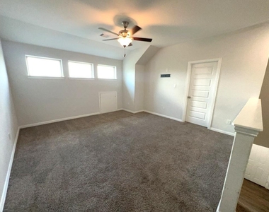 7118 Fannin Street - Photo Thumbnail 6