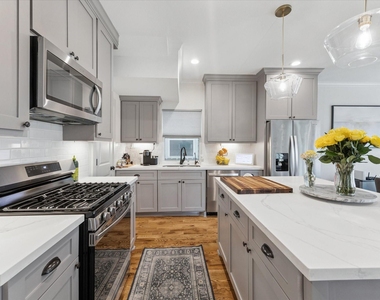 3404 Castor Street - Photo Thumbnail 8