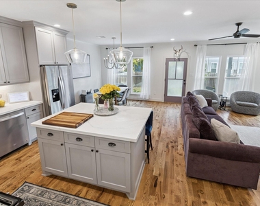 3404 Castor Street - Photo Thumbnail 9