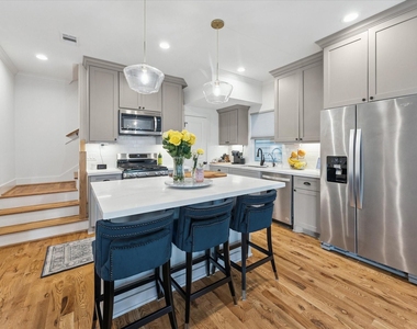 3404 Castor Street - Photo Thumbnail 7