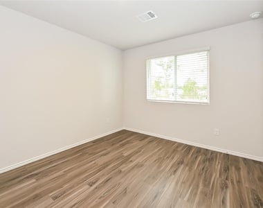 2316 Blue Opal - Photo Thumbnail 6