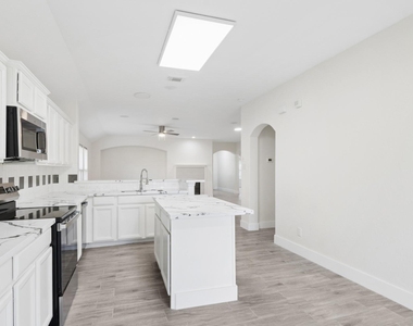 17910 Royal Gate Lane - Photo Thumbnail 9