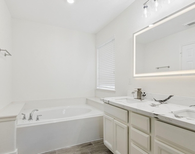 17910 Royal Gate Lane - Photo Thumbnail 15