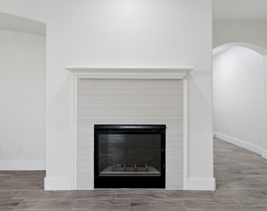 17910 Royal Gate Lane - Photo Thumbnail 4
