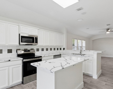 17910 Royal Gate Lane - Photo Thumbnail 8