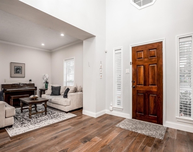 8915 Wallington Drive - Photo Thumbnail 3