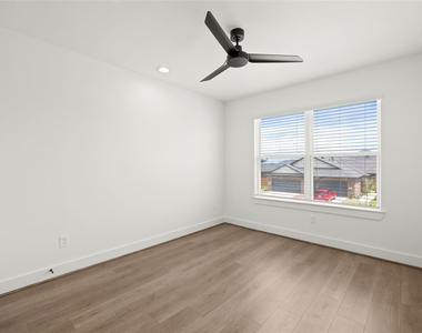 2707 Bronze Vista Drive - Photo Thumbnail 20