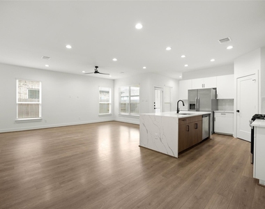 2707 Bronze Vista Drive - Photo Thumbnail 8