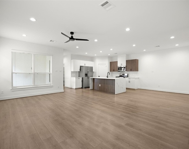 2707 Bronze Vista Drive - Photo Thumbnail 4