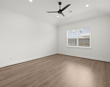 2707 Bronze Vista Drive - Photo Thumbnail 18