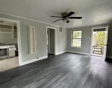 702 Rosedale Street - Photo Thumbnail 3