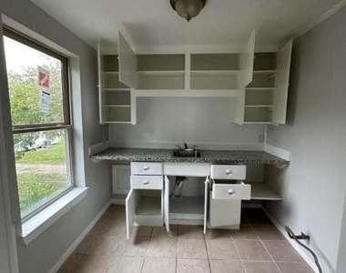 702 Rosedale Street - Photo Thumbnail 6