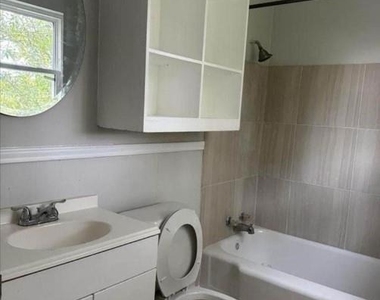 702 Rosedale Street - Photo Thumbnail 7