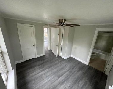 702 Rosedale Street - Photo Thumbnail 5