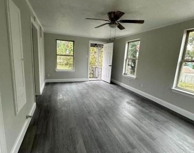 702 Rosedale Street - Photo Thumbnail 2