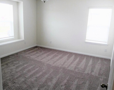2312 Rosemary Street - Photo Thumbnail 11