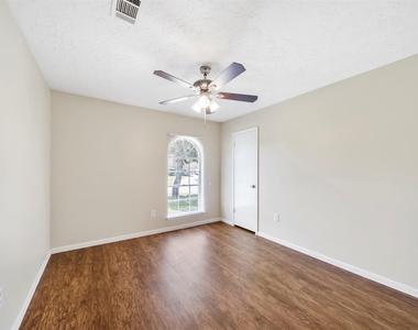 7962 Southmeadow Drive - Photo Thumbnail 12