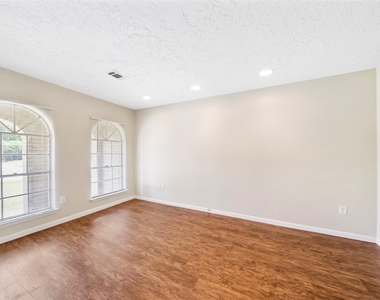 7962 Southmeadow Drive - Photo Thumbnail 9