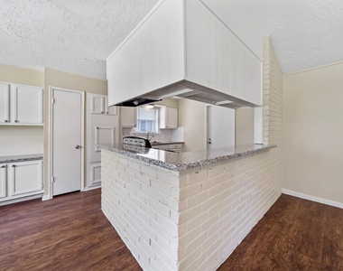 7962 Southmeadow Drive - Photo Thumbnail 6