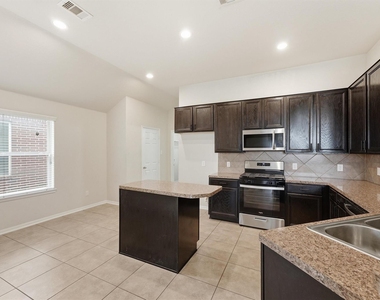 5211 Cayenne Lane - Photo Thumbnail 7