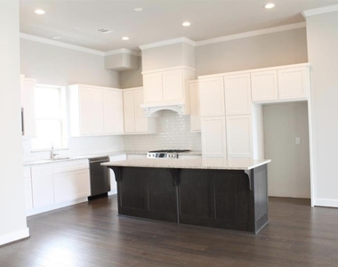 10915 Brookeshire Chase Lane - Photo Thumbnail 6