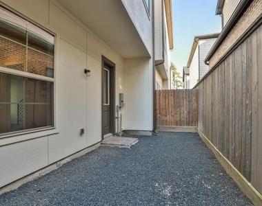 10915 Brookeshire Chase Lane - Photo Thumbnail 19