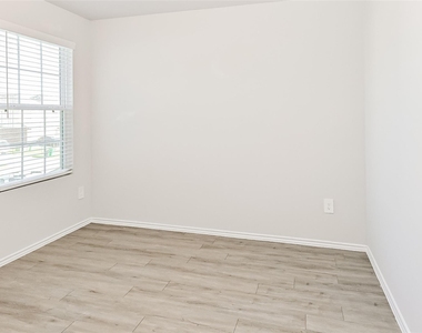 5007 Giant Sequoia Way - Photo Thumbnail 10