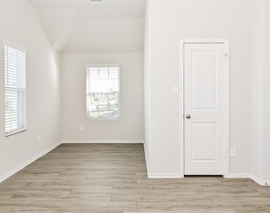 5007 Giant Sequoia Way - Photo Thumbnail 7