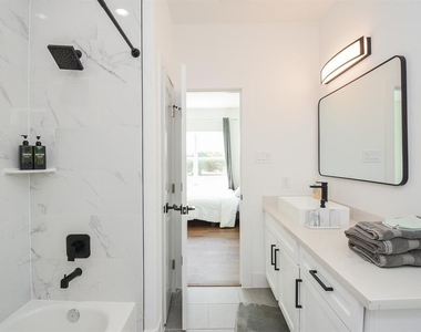 2620 Mcilhenny Street - Photo Thumbnail 28