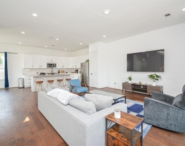 2620 Mcilhenny Street - Photo Thumbnail 4
