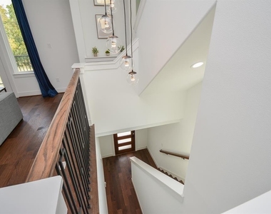 2620 Mcilhenny Street - Photo Thumbnail 3